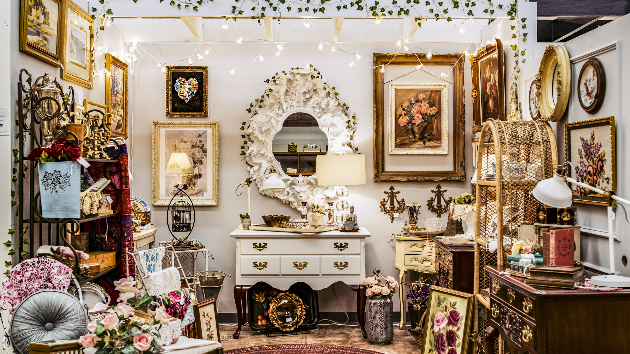 Interior Design Ideas that Tastefully Implement Vintage and Antique Decor Into Your Home